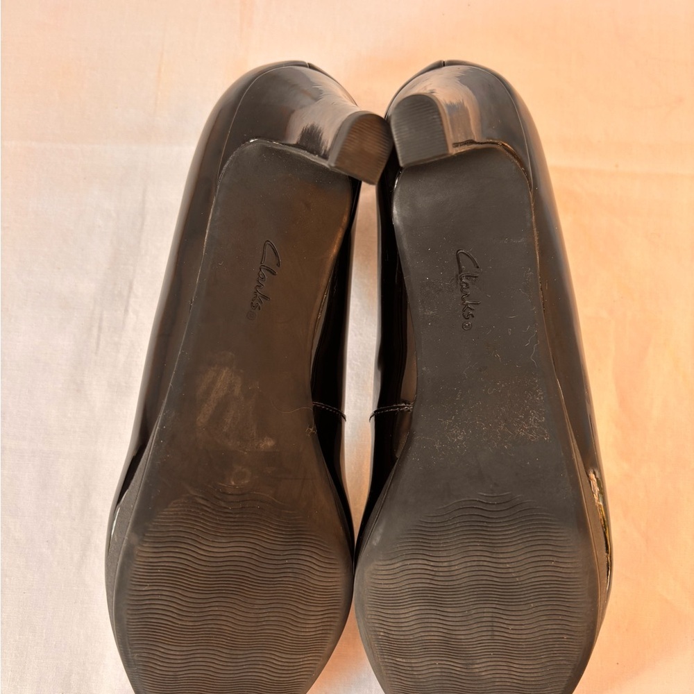 Clarks Classic Black Leather Pumps Comfort Heels - Picture 13 of 15